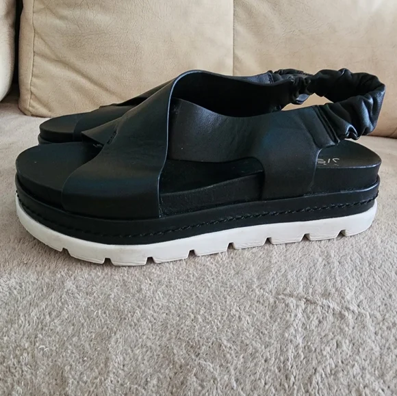 J/SLIDES Black and White Platform Sandals.New Condition - Picture 4 of 9